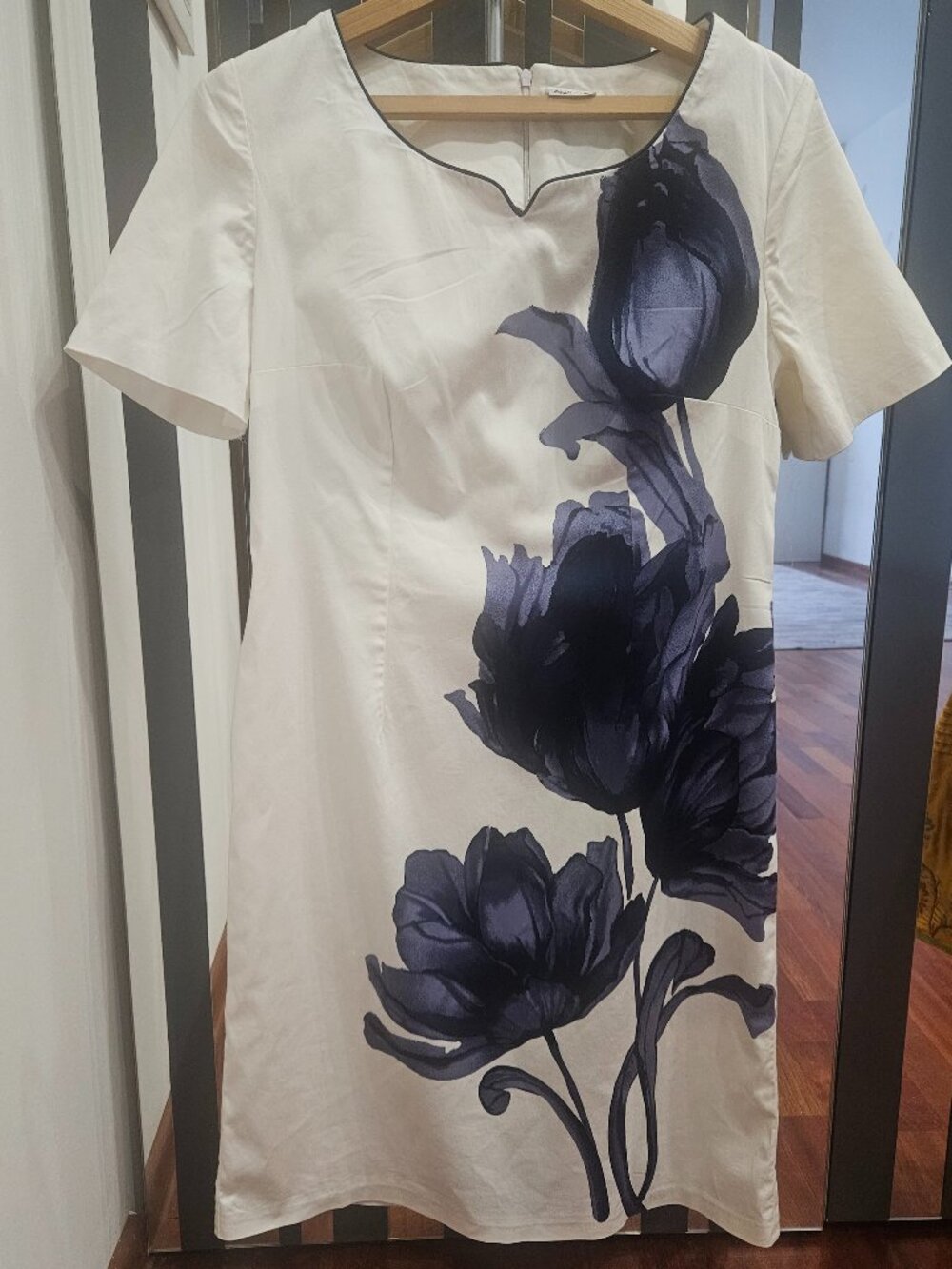 Wesley Ivory & Navy Botanical Floral Dress – EU 46 / US 14